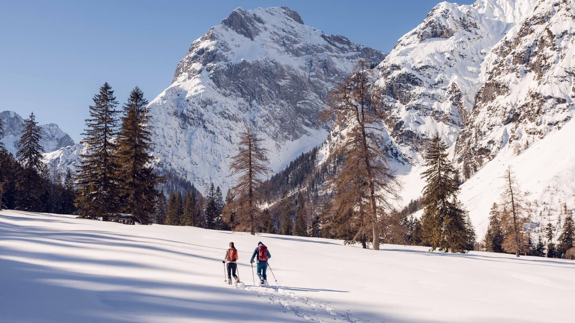 Schneeschuhwandern im Falzthurntal im Naturpark Karwendel Winterwandern